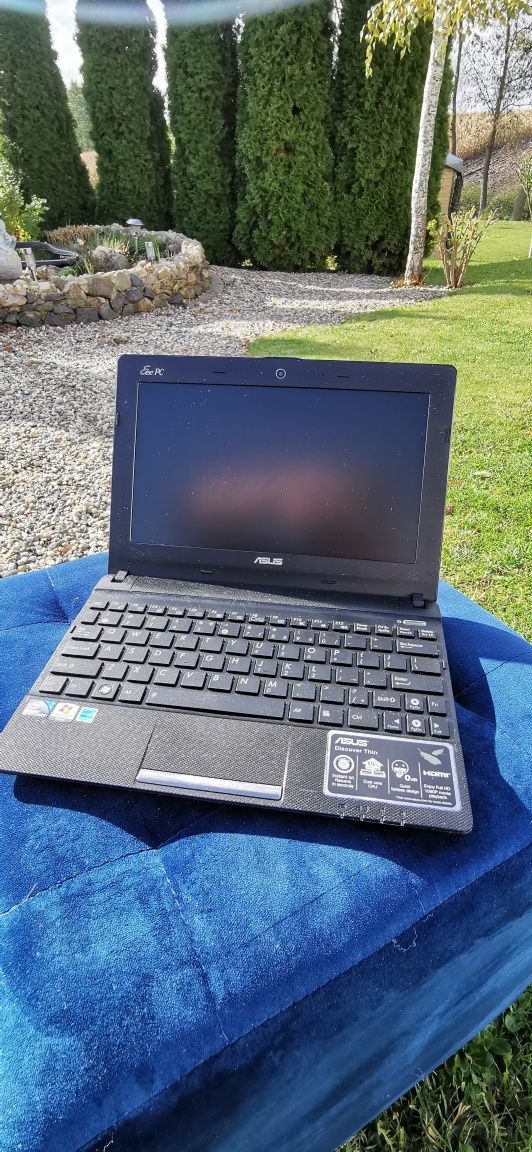 Laptop Asus mały