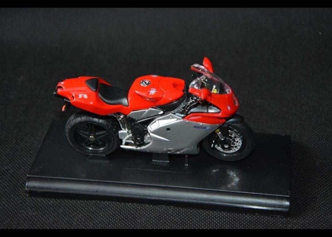 NOWY MV AGUSTA F4S model 1:18 kolekcjonerski welly