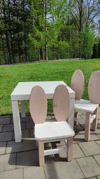 Dwa krzesełka drewniane dla dzieci