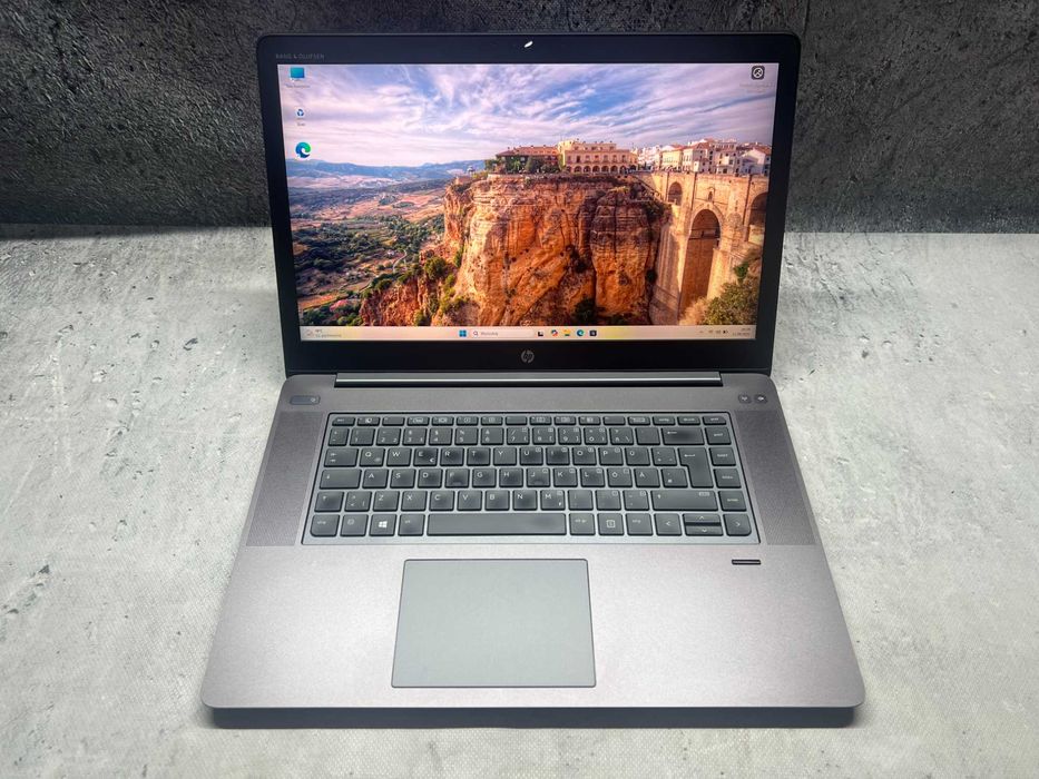 HP Zbook Studio G3 / i7 6820HQ 3.6GHz / 32GB DDR4 / 512SSD / 15.6 4K