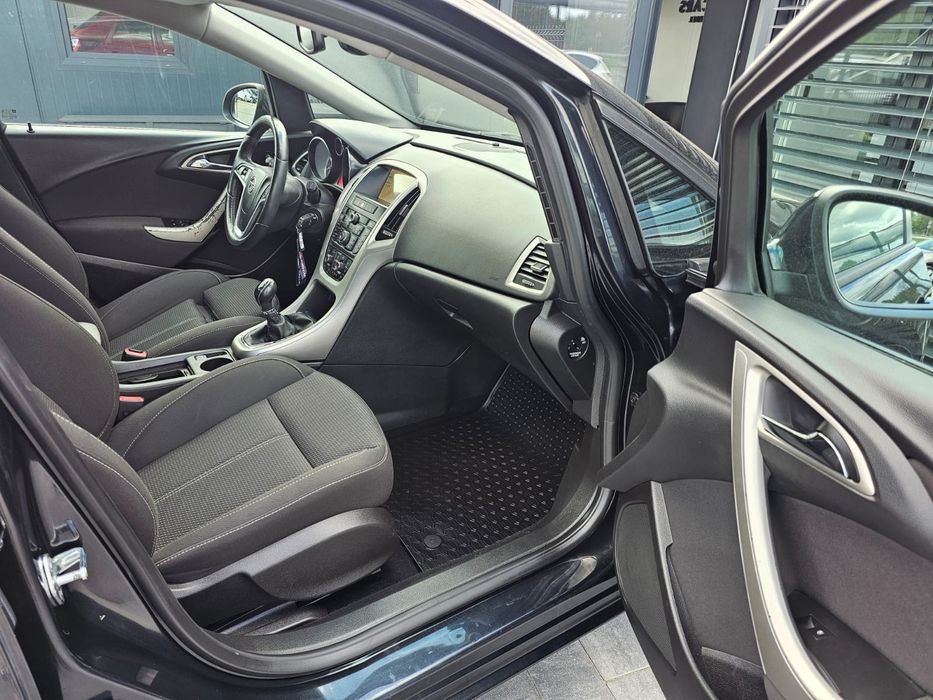 Wynajem samochodów- Opel Astra J Kombi 1.7 D- Niska kaucja- Brzozów