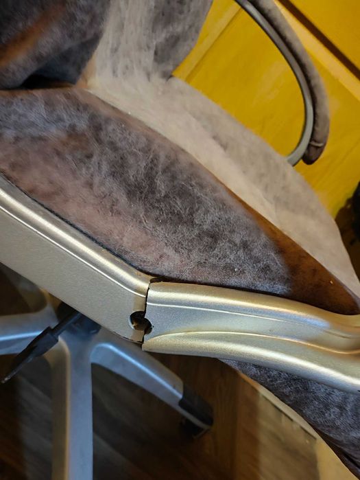 Кресло б/у - под реставрацию - сломана ручка.