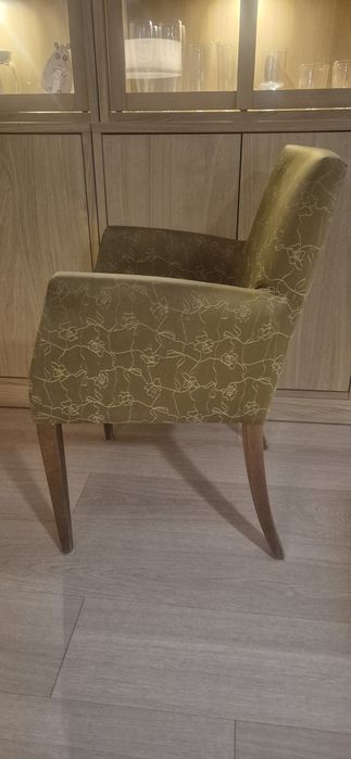 Krzesło drewniane mocno używane