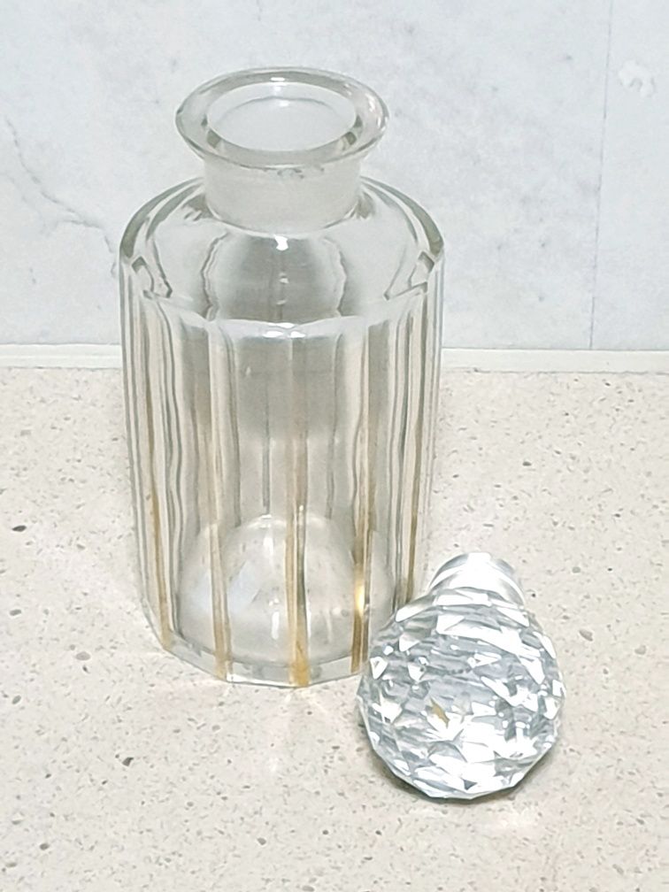 Antigo frasco de perfume em cristal Baccarat com dourado