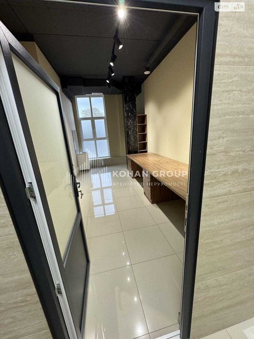 Продаж фасадного комерційного приміщення 268,5 м² | 2–3 поверхи |