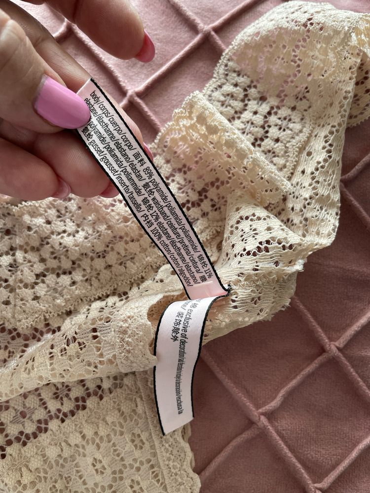 Stringi koronkowe Victorias Secret L