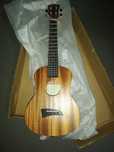 Ukulele tenor de madeiras nobres e saco