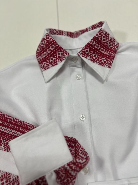 Вишиванка з баскою