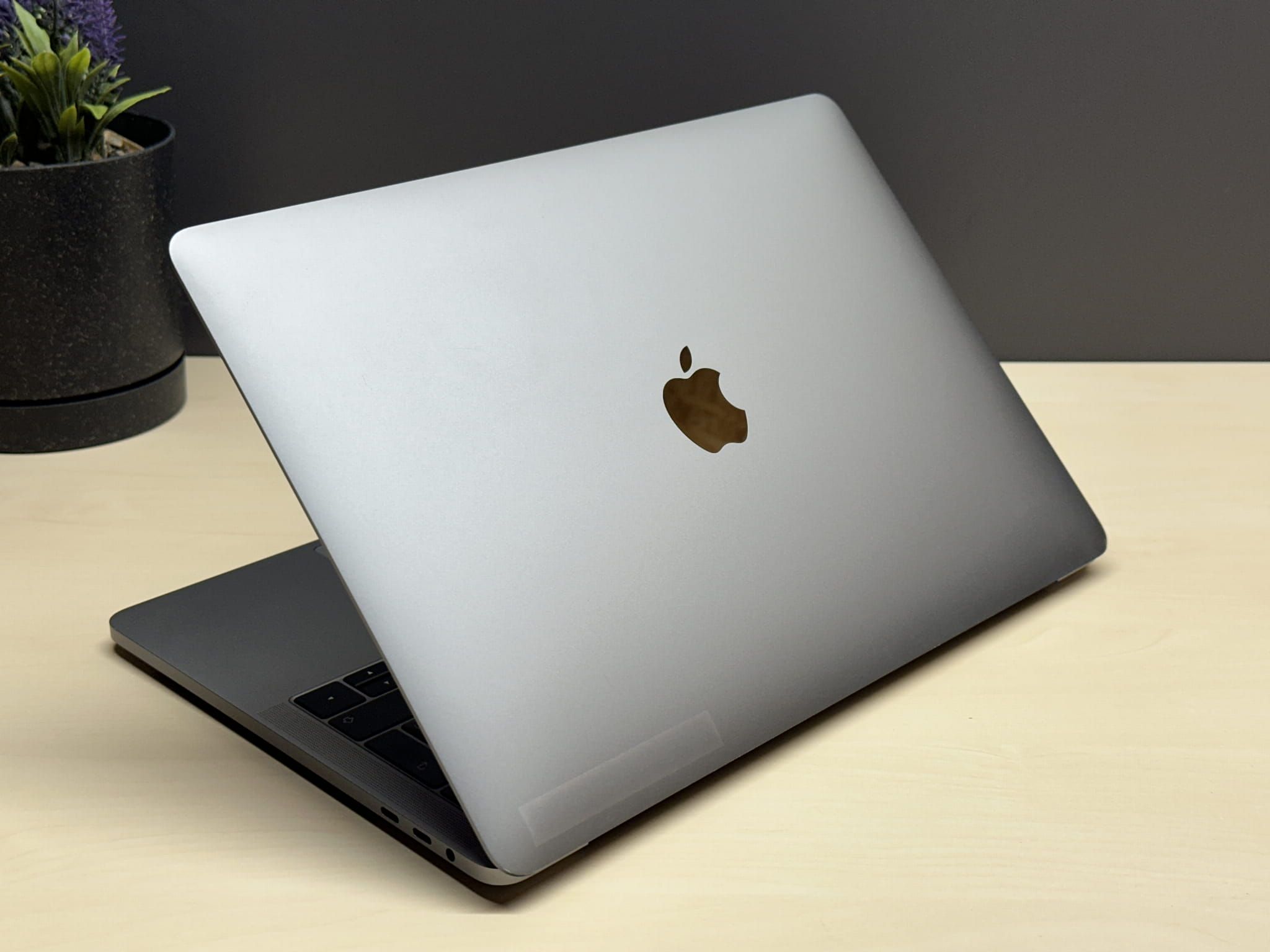 Laptop Apple MacBook Pro 13 A1989 | i5-8279U / 16GB / 256GB / OUTLET