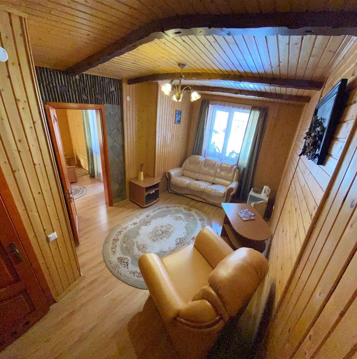 Продається котедж на 10 номерів у м. Яремче