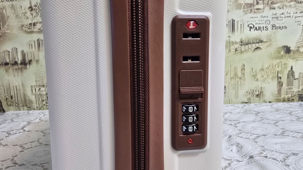 Набір канцелярії Capybara кейс з капібарою, блокноти, наліпки, ручки