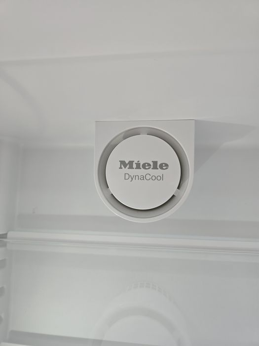Вбудований холодильник Miele®️ Kfn37232  NoFrost DunaCool Led