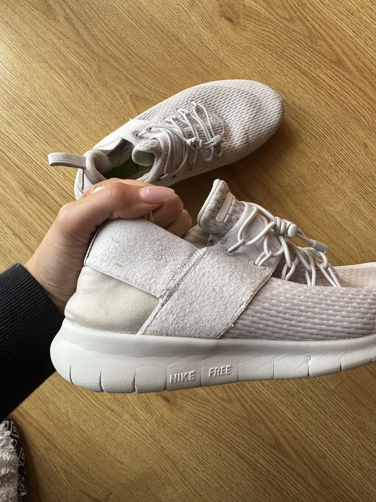 Sapatilhas brancas nike