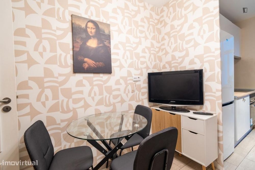 Quarto - localizado em Roma-Areeiro Lisbon