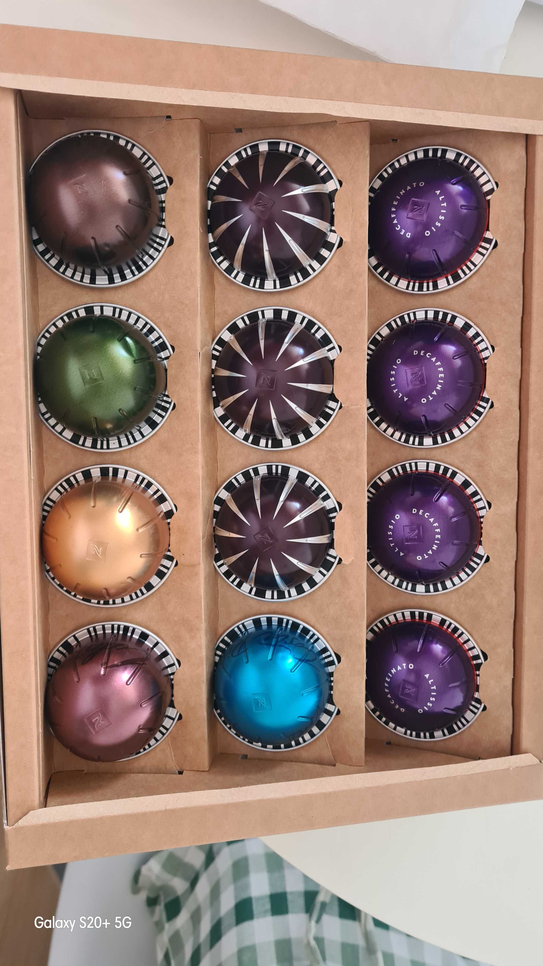 Máquina de café Nespresso praticamente nova