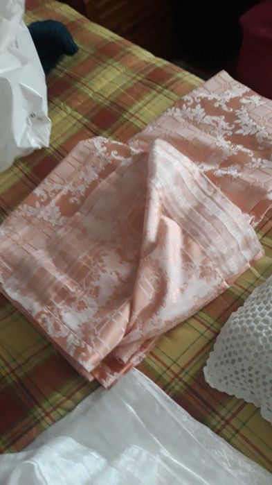 Cortinados, e almofada em renda, como novos - decoração