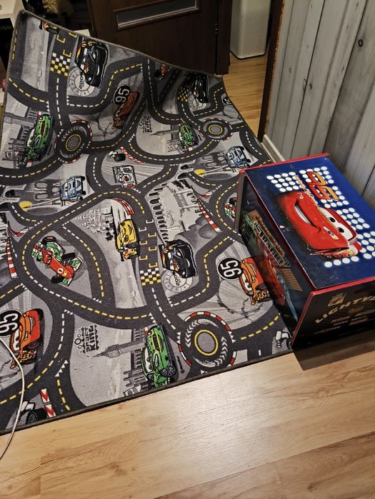 Drewniana skrzynia z Zygzak Macqueen,dywanik,zegarek i gratis zabawki