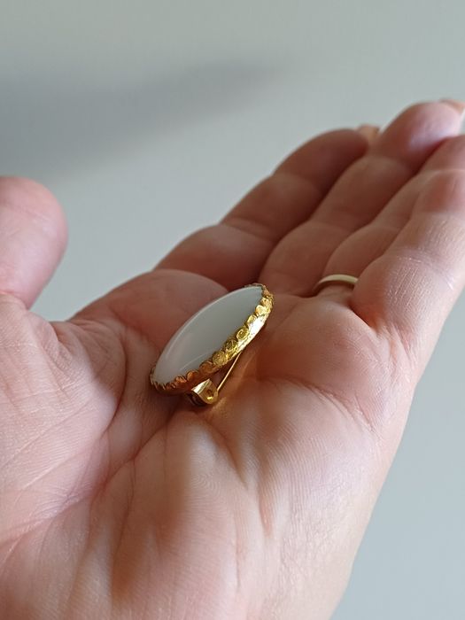 Okrągła brosza broszka vintage retro stara przypinka pod kołnierzyk