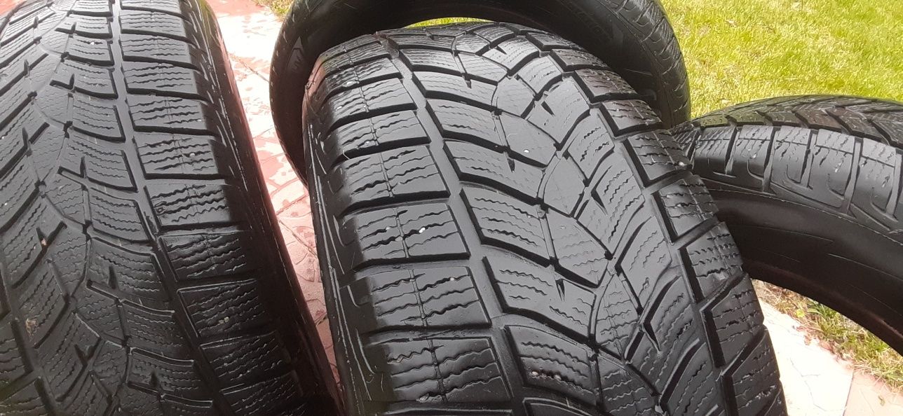 Зимові шини Goodyear 225/60R17