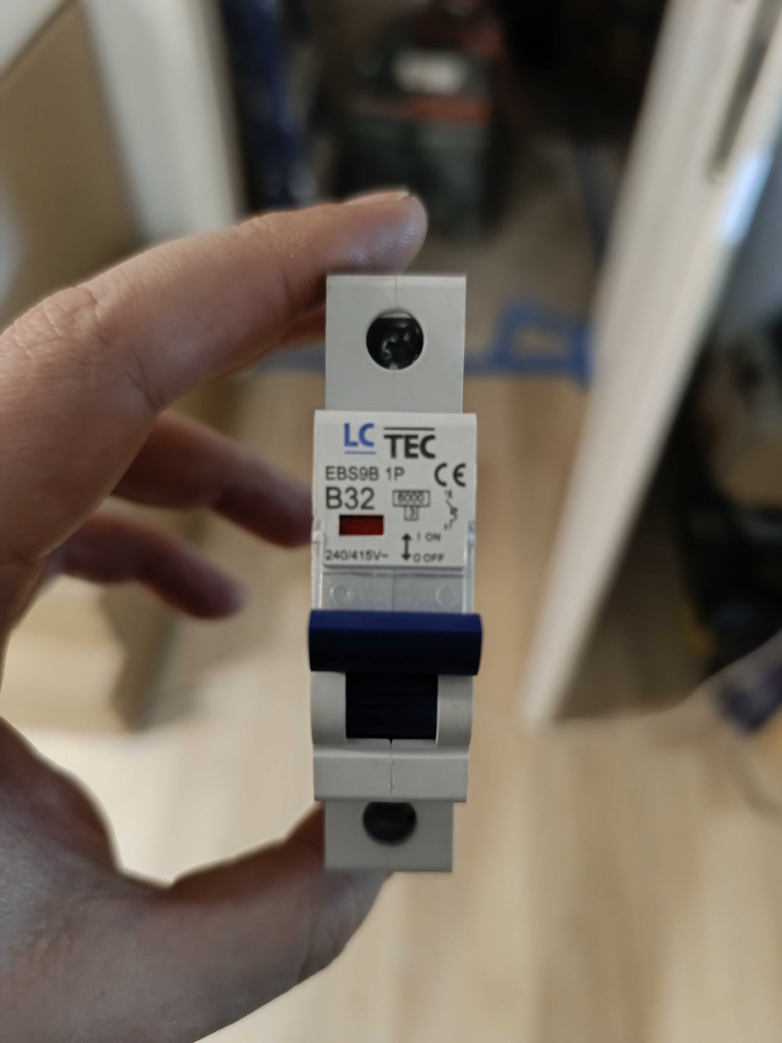 Bezpiecznik Wyłącznik Nadprądowy LC TEC B32 32A 1-FAZOWY 1P