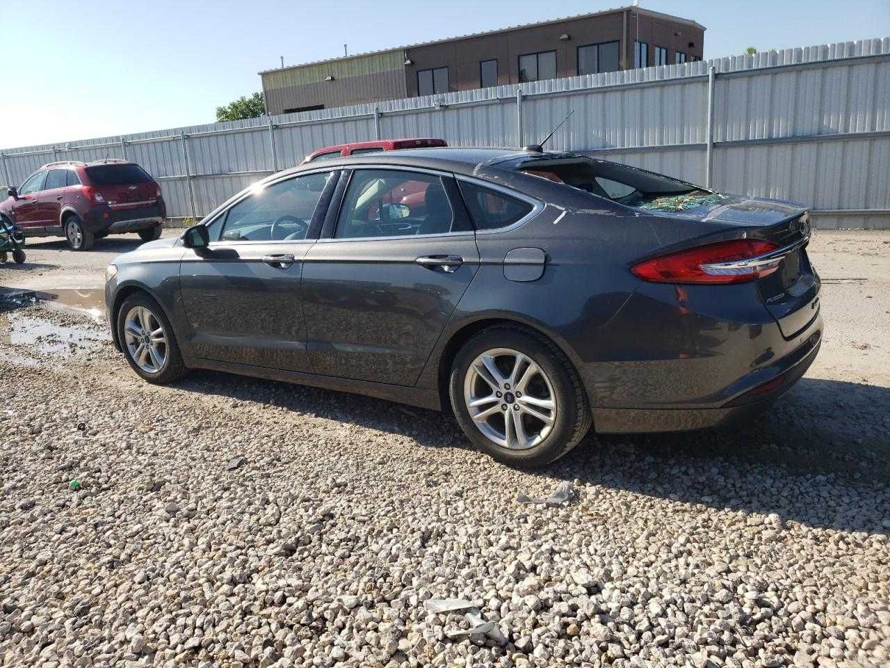 Ford Fusion SE 2018 - Потужний та економічний седан з США