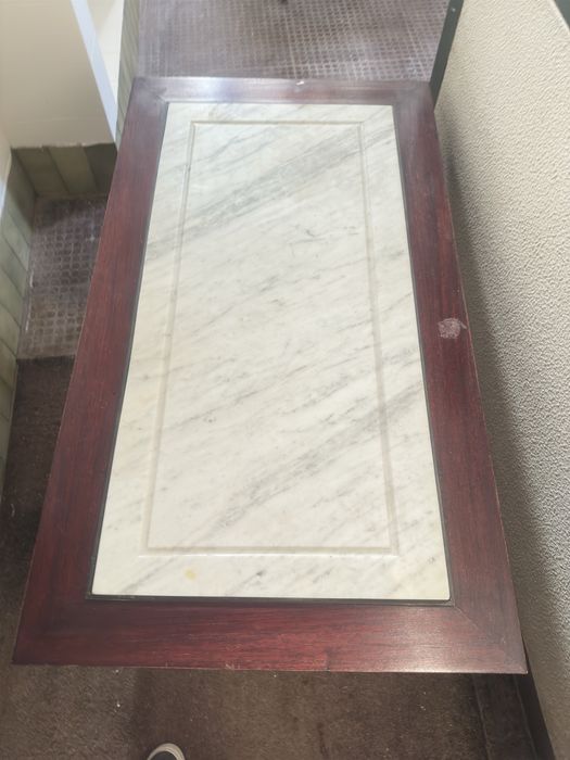 Mesa de apoio de saída de estar