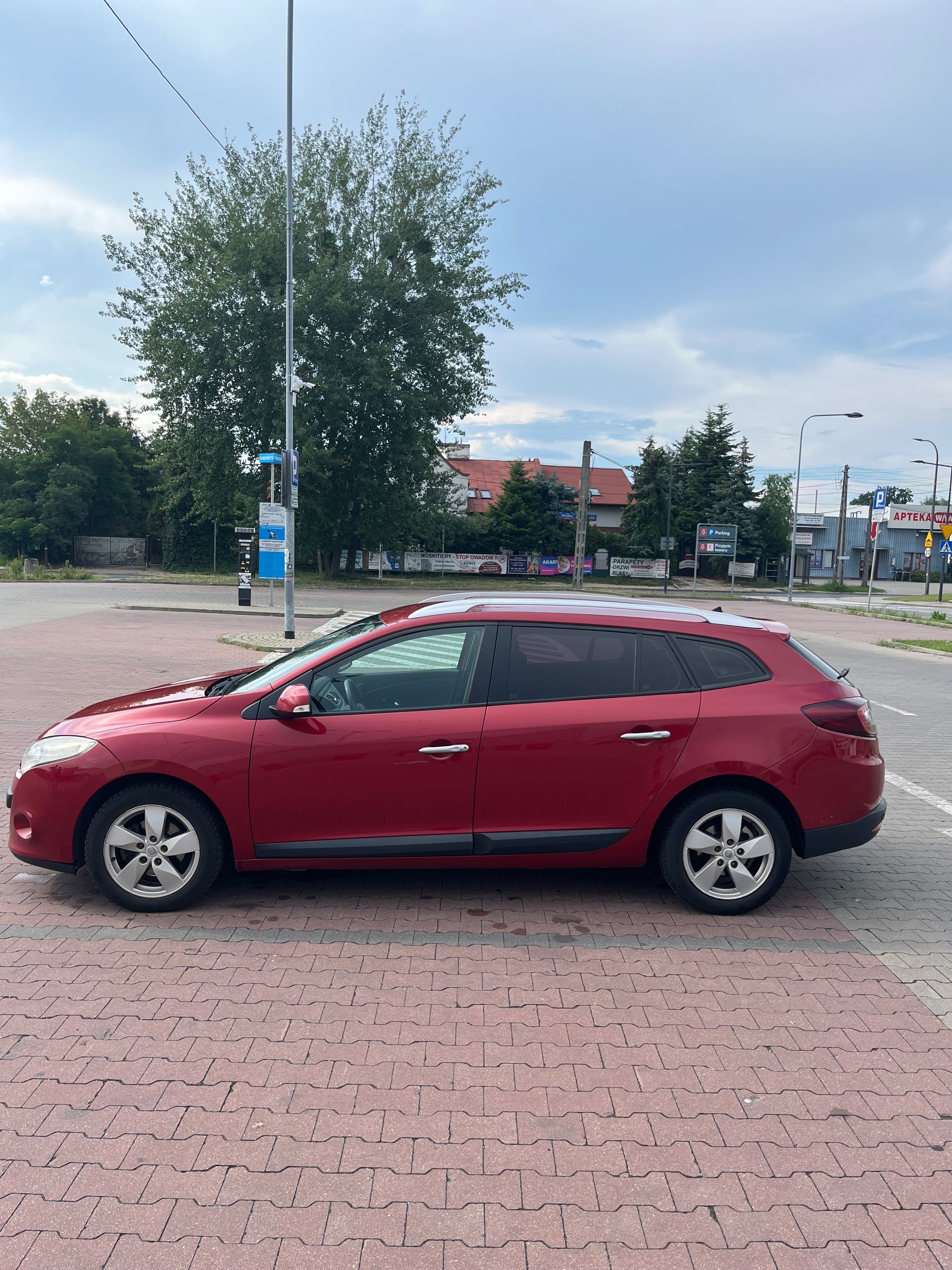 Witam, mam do sprzedania Renault Megane, z silnikiem 1.9dci 130KM.