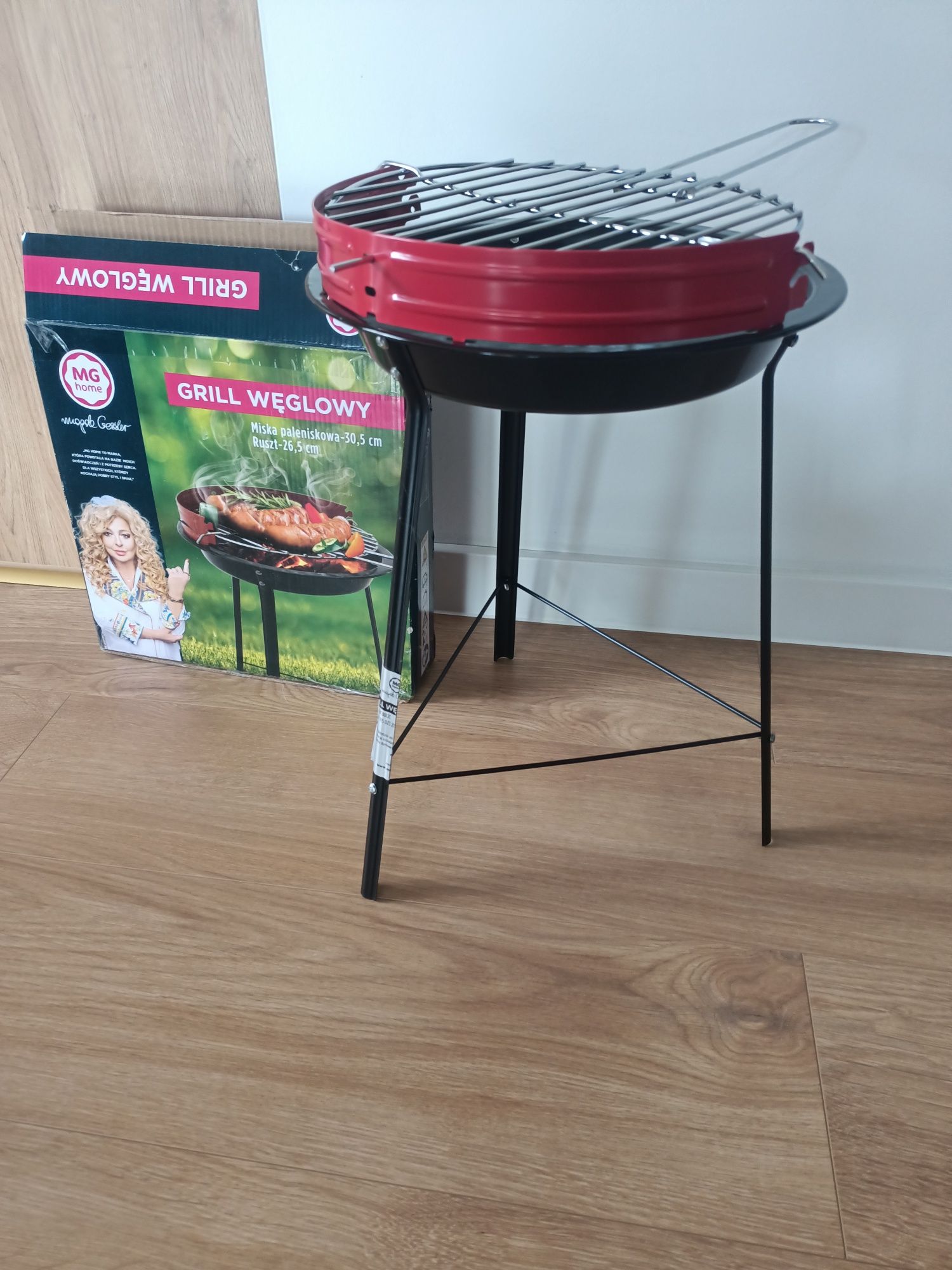 Nowy grill węglowy