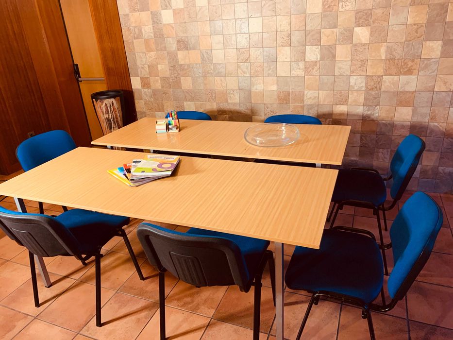 Mobiliário Sala de Estudo (Mesas, Cadeiras e Candeeiros de Iluminação)