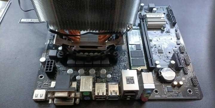 zestaw i3 10100f pamiec 16 giga dysk256 plyta asrock