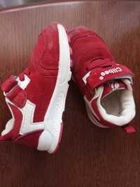 Buty sportowe r. 24