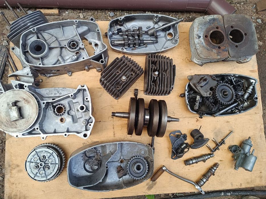 Мотор ява картера кришки, кпп, корзина сцепления кулиса, вилочки, вал