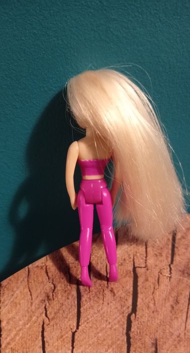 Mattel Polly Pocket mini laleczka w różowym stroju 2008 r.
