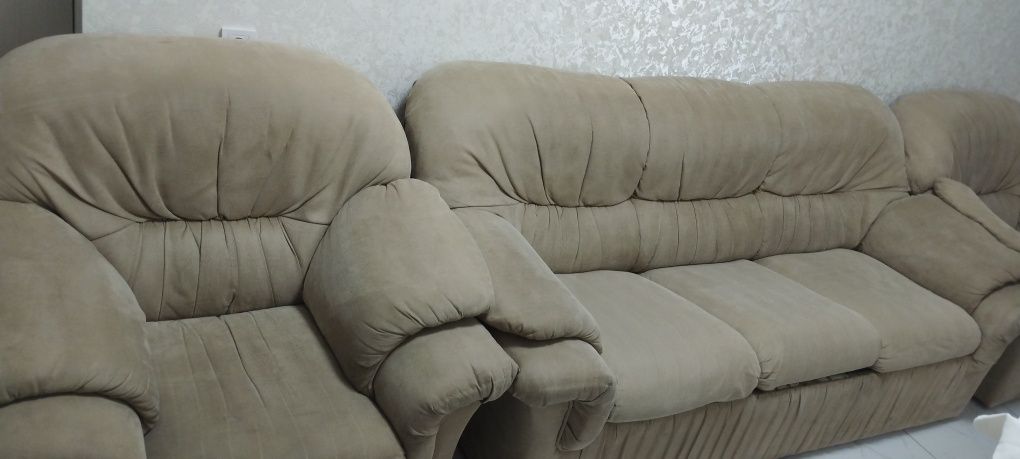 Диван і два крісла