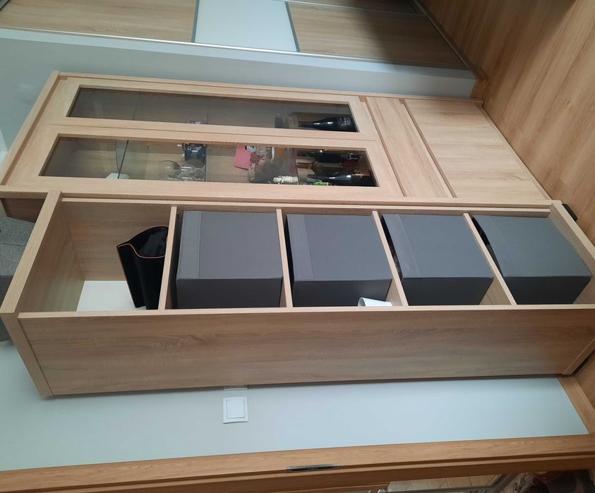 Praktyczny regał w kolorze dąb sonoma - okazja!