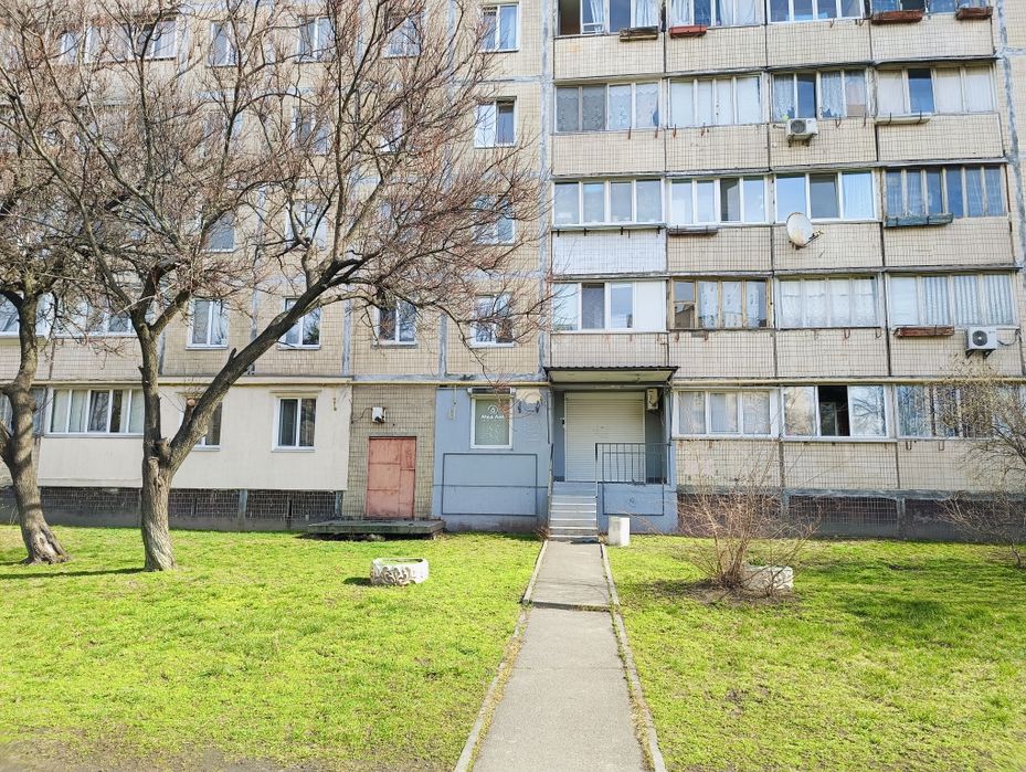 Без-%.  Приміщення (30м.кв) ул.Симиренко 5, Борщагівка