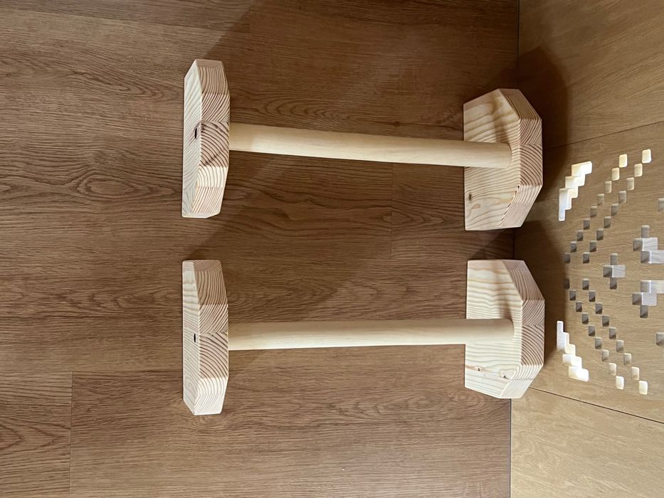 Паралетси ручної роботи з дерева