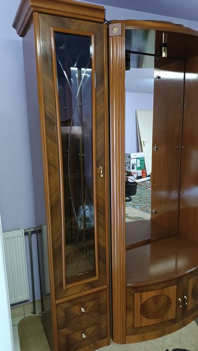 Sprzedam witrynkę i komodę