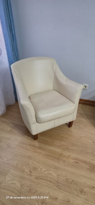 Cadeirão poltrona bege