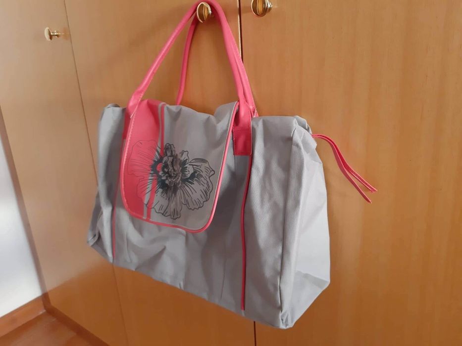 Saco desportivo cinzento e rosa