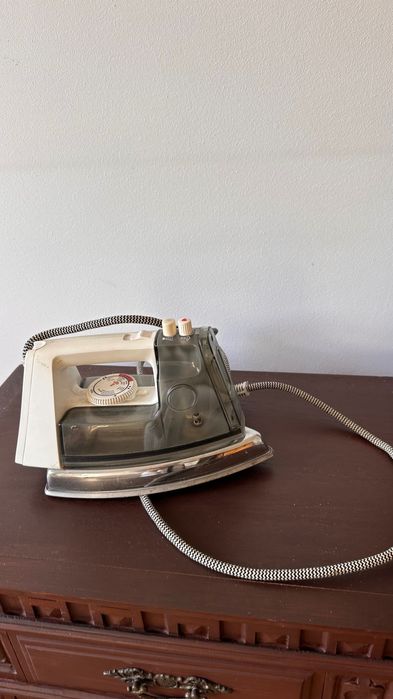 Ferro engomara antigo