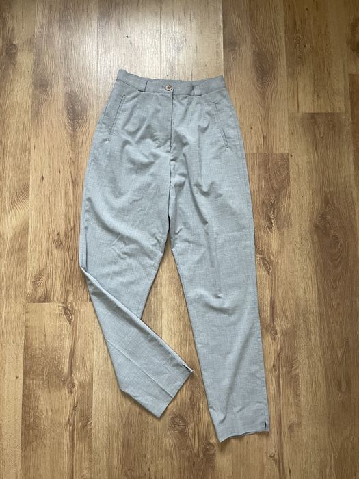 Сірі брюки з високою посадкою