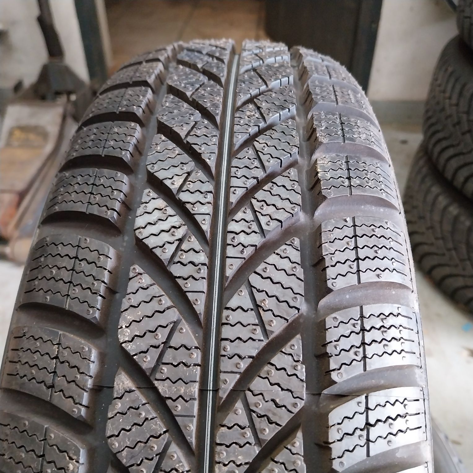 Opony Zimowe Maxxis 165/65R15 81T