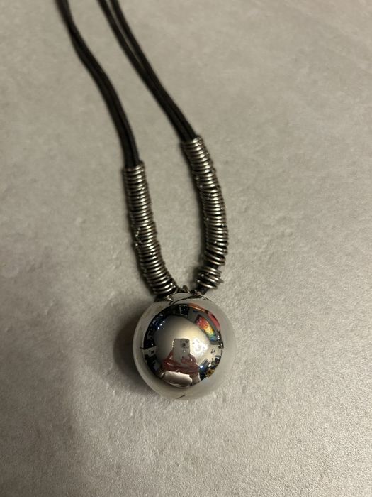 Naszyjnik na szyje na czarnym rzemyku