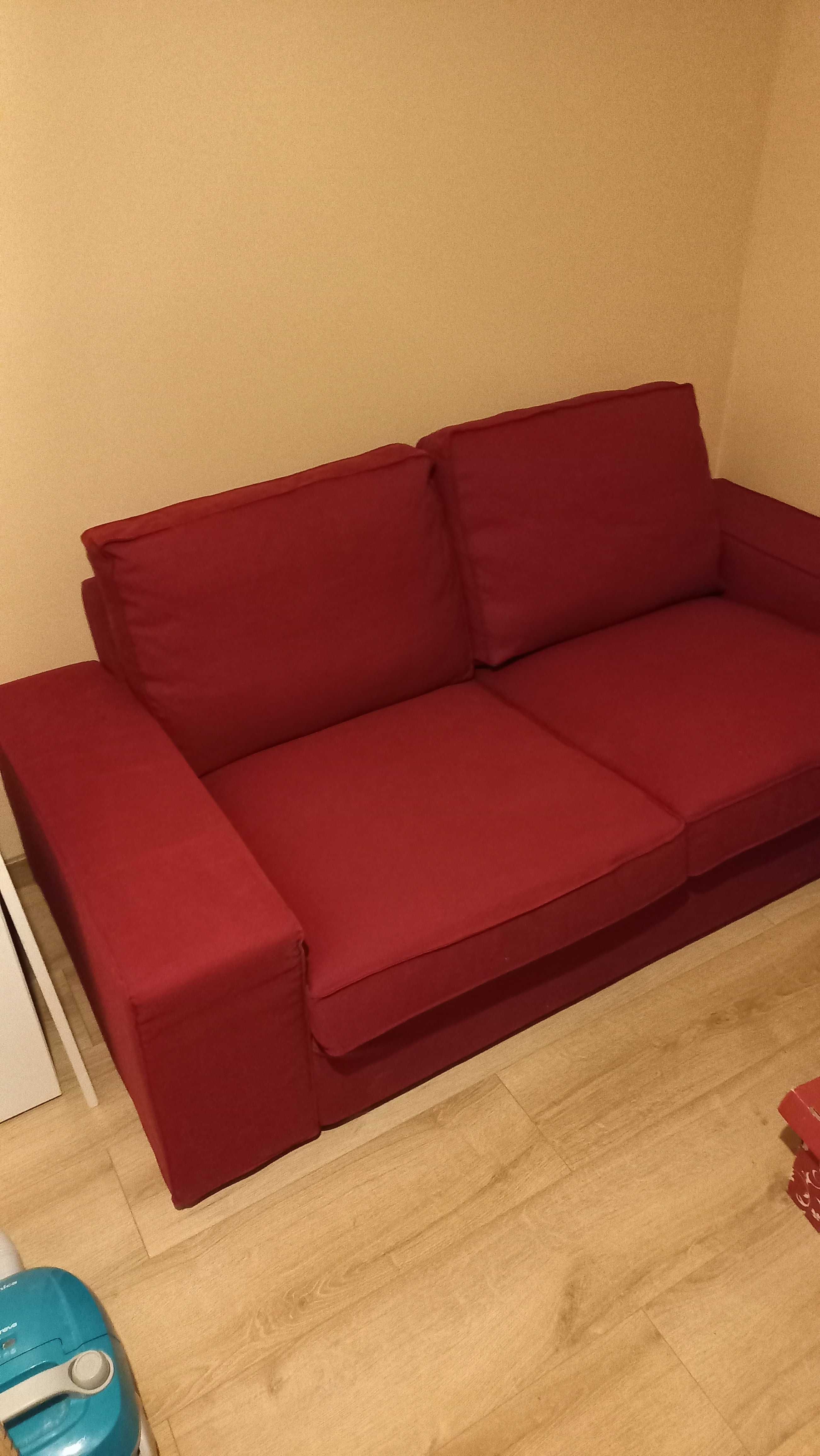 Sofa dwuosobowa Kivik Ikea czerwona