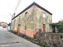 Moradia T3 no centro de Fiães