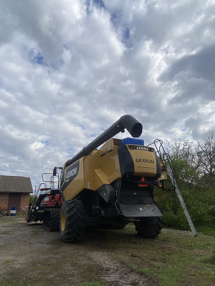 Продається Комбайн CAT Lexion 585R укомплектований трьома жатками