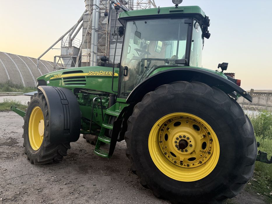 Продам тактор John Deere 7920 2006 року випуску