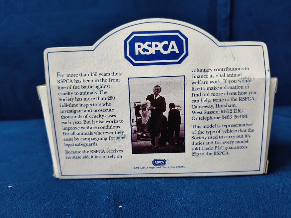 Model samochodu dostawczego z lat trzydziestych od RSPCA