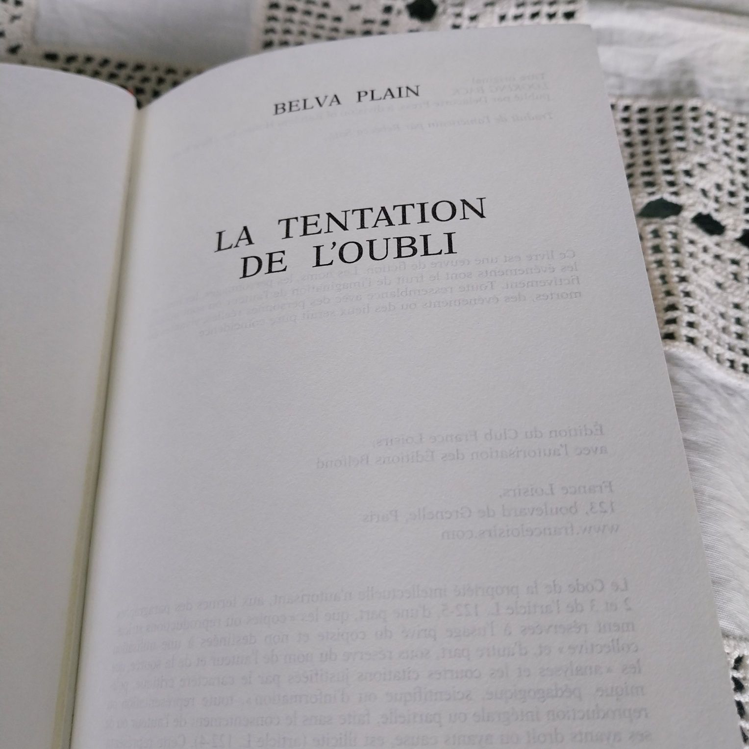 La tentation de l'oubli. Portes incluídos.